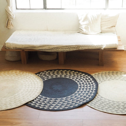 White Triangle Mat | 4' Round | Natural Base