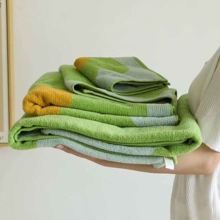 Cute Whimsical Sunflower Bath Towel - Ultra Soft & Absorbent Staple