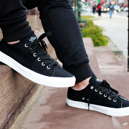 Retro Black/White Canvas Sneakers Unisex Size - Cushioned Insole