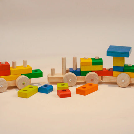 QToys Australia (USA) Stack & Pull Train