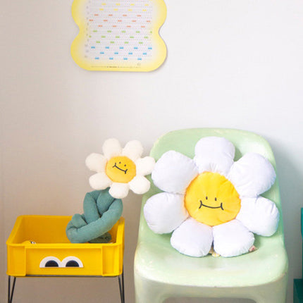 Plush Daisy Curtain Tieback