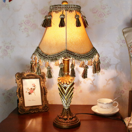 HeritageGlow™ Vintage Resin Table Lamp