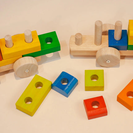 QToys Australia (USA) Stack & Pull Train