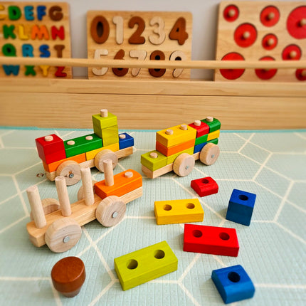 QToys Australia (USA) Stack & Pull Train