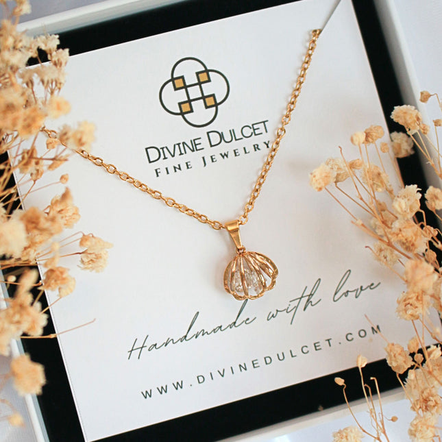 "Ocean Treasure" 24 Karats Seashell Necklace