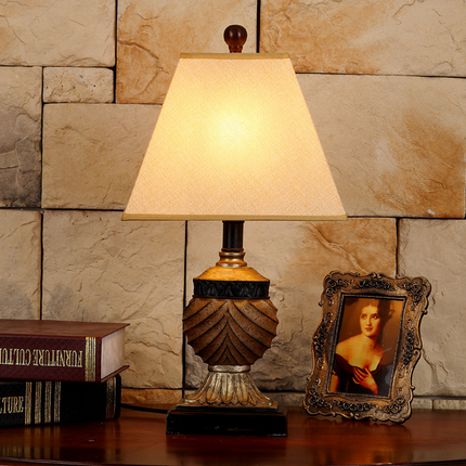 HeritageGlow™ Vintage Resin Table Lamp