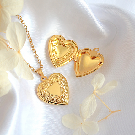 18 Karats Heart Locket Necklace