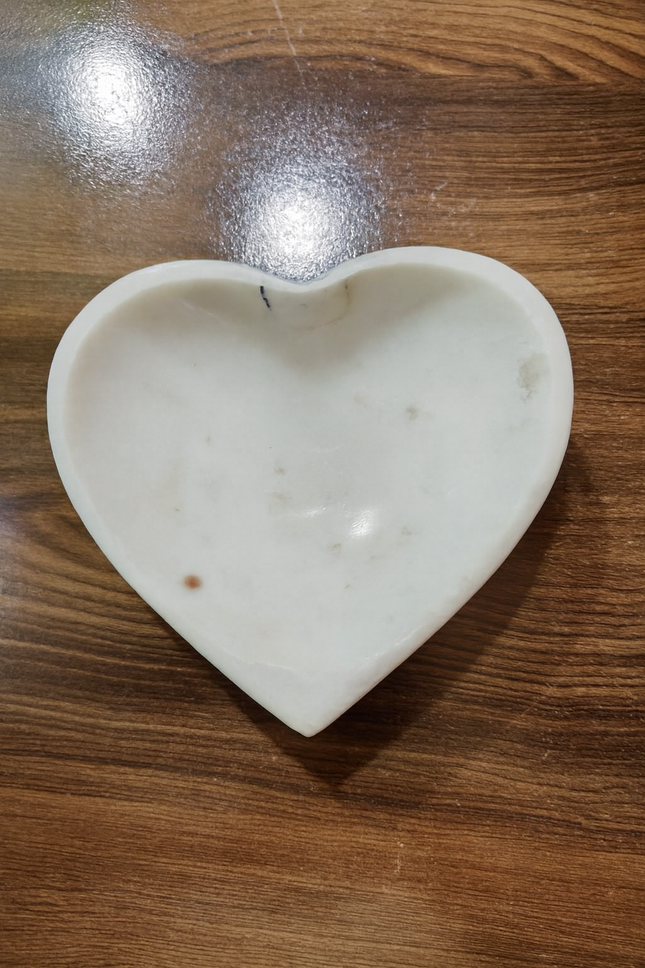 Heart-Shaped White Ceramic Dish – Decorative & Serving Bowl