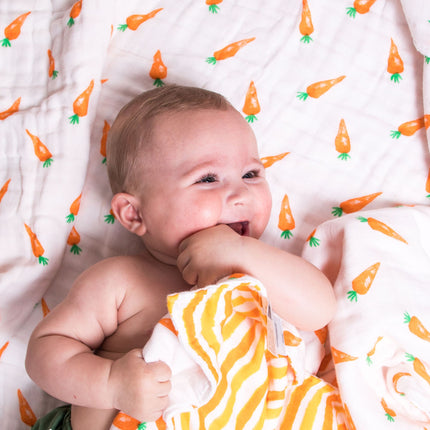 ORGANIC SNUG BLANKET - CARROTS
