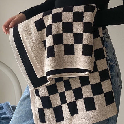 Premium Checkered Bath Towel - Long-Staple Cotton for Ultimate