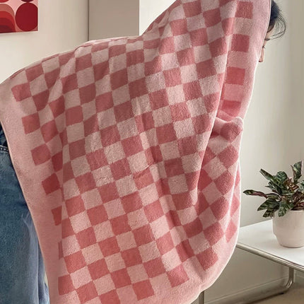 Premium Checkered Bath Towel - Long-Staple Cotton for Ultimate