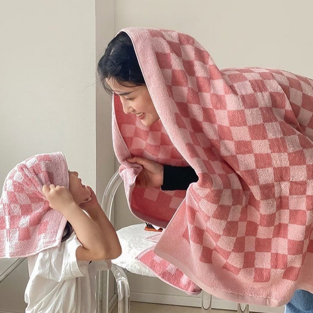 Premium Checkered Bath Towel - Long-Staple Cotton for Ultimate