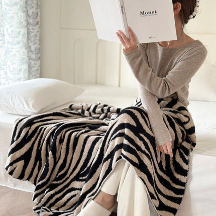 Retro Style Zebra Print Microfiber Throw Blanket - Ultra-Soft & Cozy