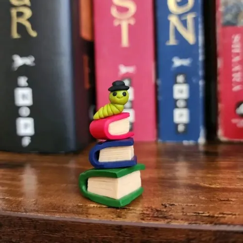 Resin Bookworm Ornaments Home Desktop Decorations