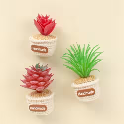 Handmade Crochet Potted Fridge Magnet Set With Red Tone Artificial Succulent Green Plants Soft Yarn Crochet Flower Pot Indoor Home Magnetic Decoration Ornament