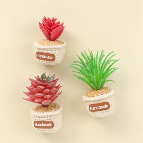 Handmade Crochet Potted Fridge Magnet Set With Red Tone Artificial Succulent Green Plants Soft Yarn Crochet Flower Pot Indoor Home Magnetic Decoration Ornament