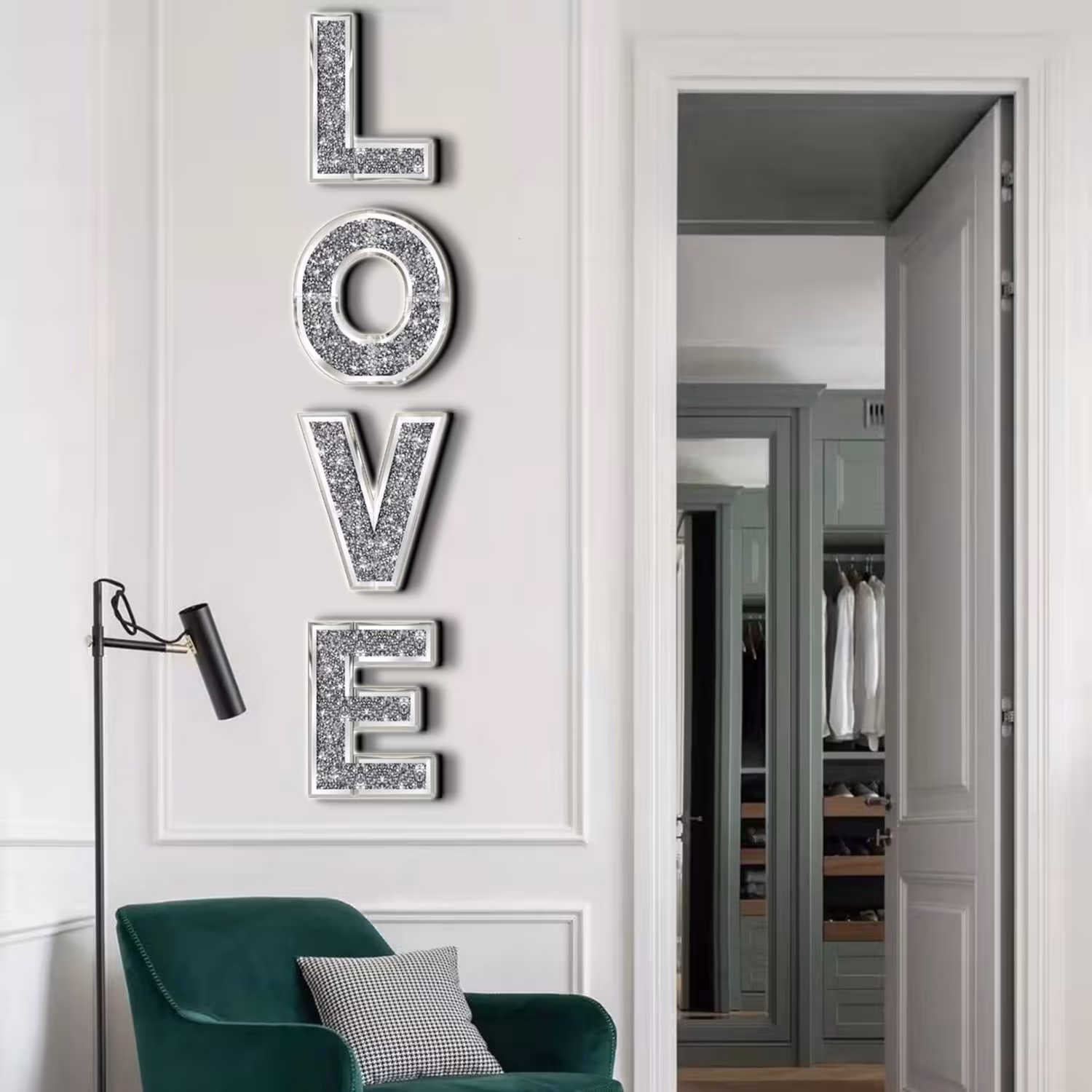 Luxury Crushed Diamond Mirrored LOVE 3D Letters Sign, Silver Sparkling Crystal Freestanding Alphabet Ornament, Table Top Decor For Wedding Party Bedroom Living Room Home Art Decor