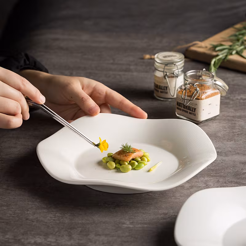 Creative Fashion White Pattern Light Plate