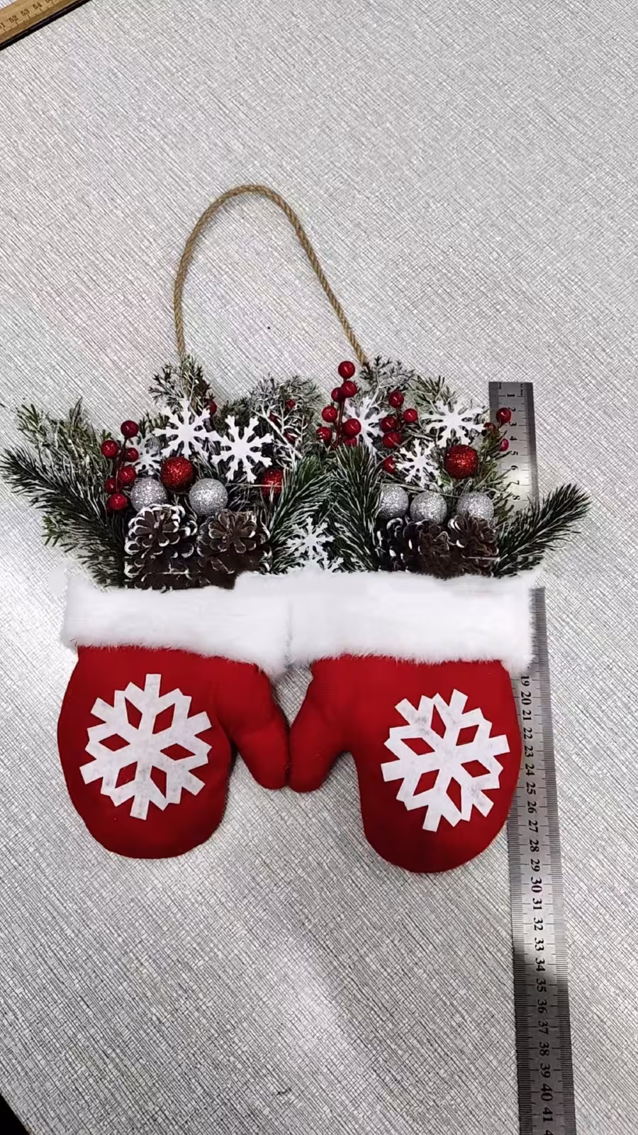 Christmas Garland Creative Glove Shaped Simulated Flower Wreath Window Door Gate Decoration Door Sign Xmas Party Decoration